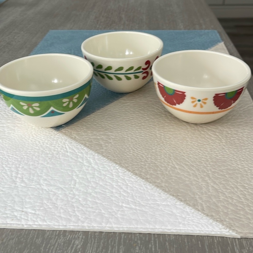 3 small condiment serving bowls
